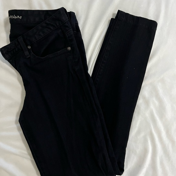 Guess by Marciano Jeans - Picture 2 of 3